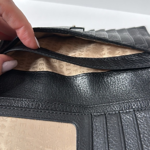 Kate Spade New York Leather Zip Around Wallet in Black w/Gold Hardware - Picture 7 of 9